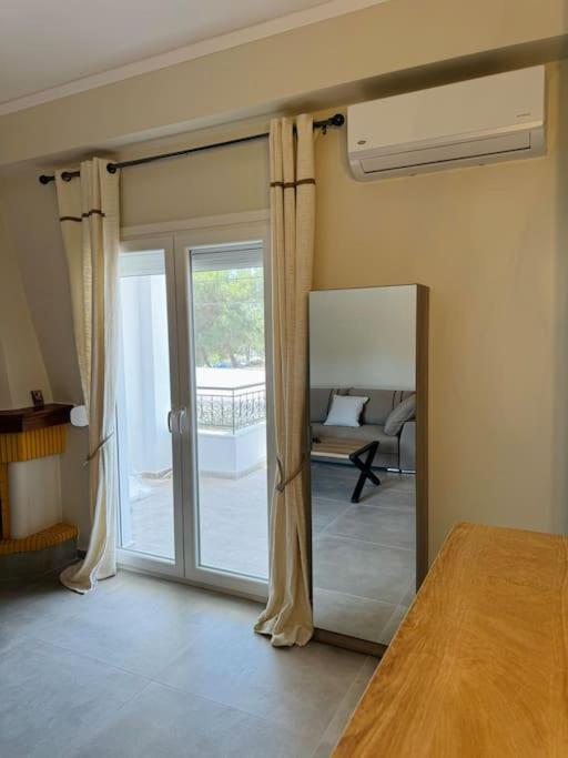 Seaviewapartment Ofrinion Luaran gambar