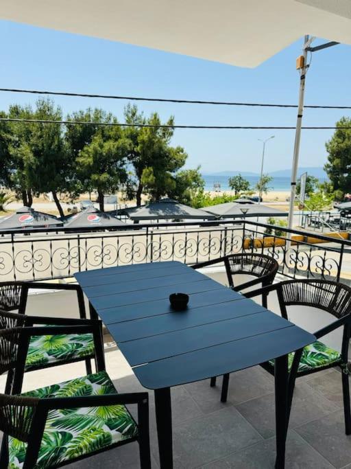 Seaviewapartment Ofrinion Luaran gambar